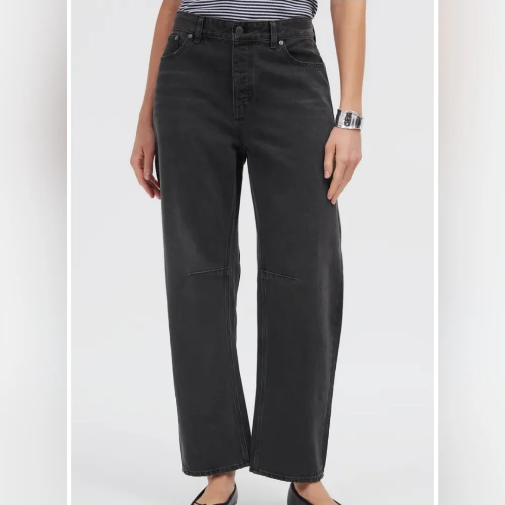 Madewell Darted Barrel Leg Jeans Olenda Wash Petite 24P | High Rise Black Denim - Picture 4 of 16